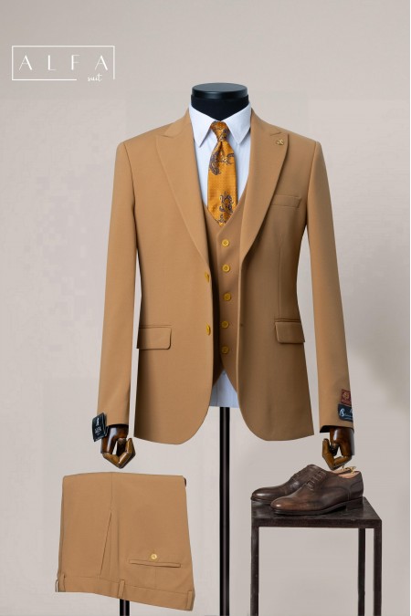 Taba Rengi İki Düğme Sivri Yaka Yelekli Takım Elbise